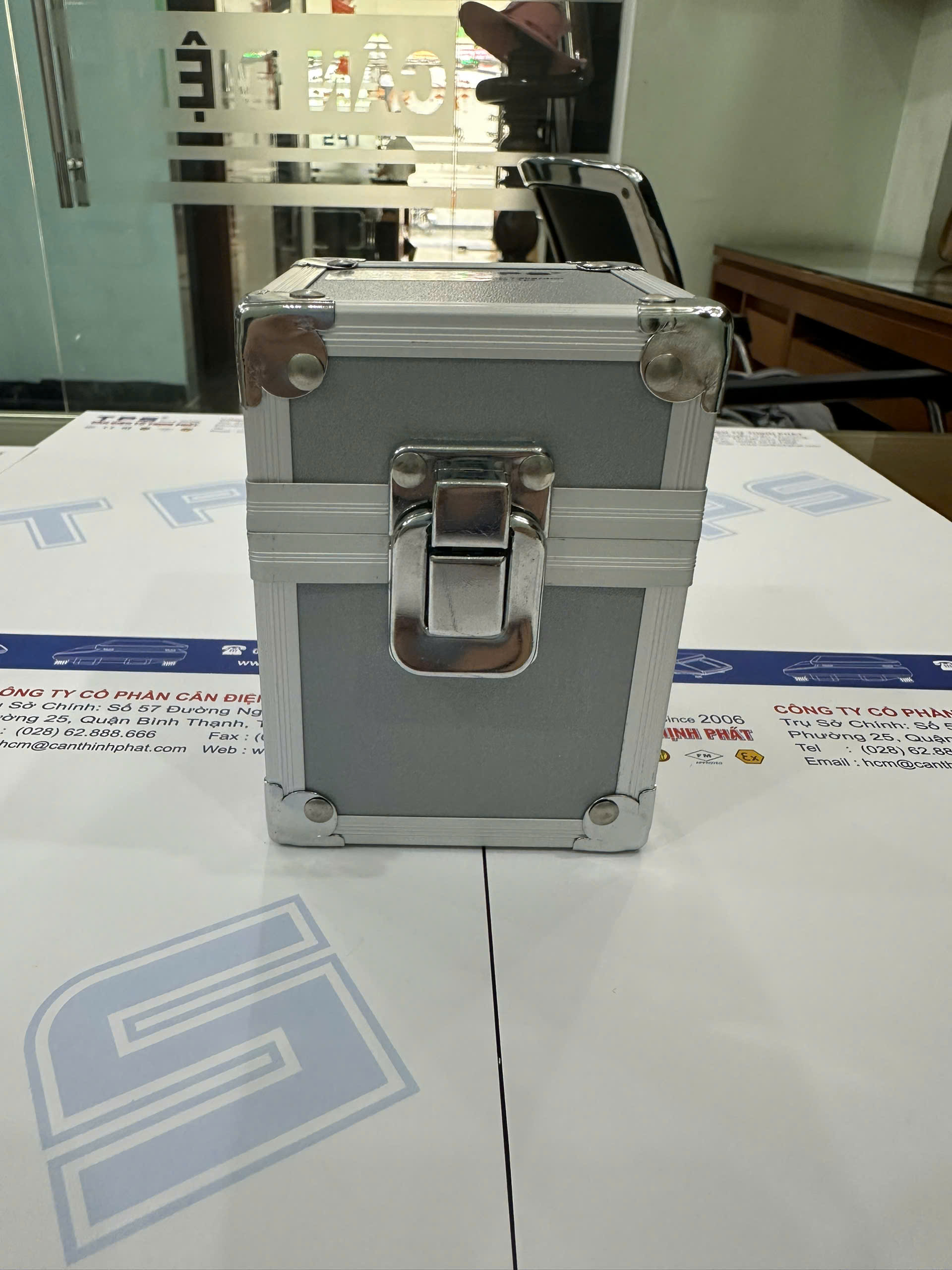 Hộp đựng quả cân 1kg nhôm